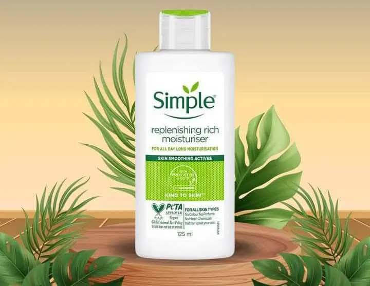 FB_IMG_1765373369760 Simple Hydrating Light Moisturiser 125ml - Image 1